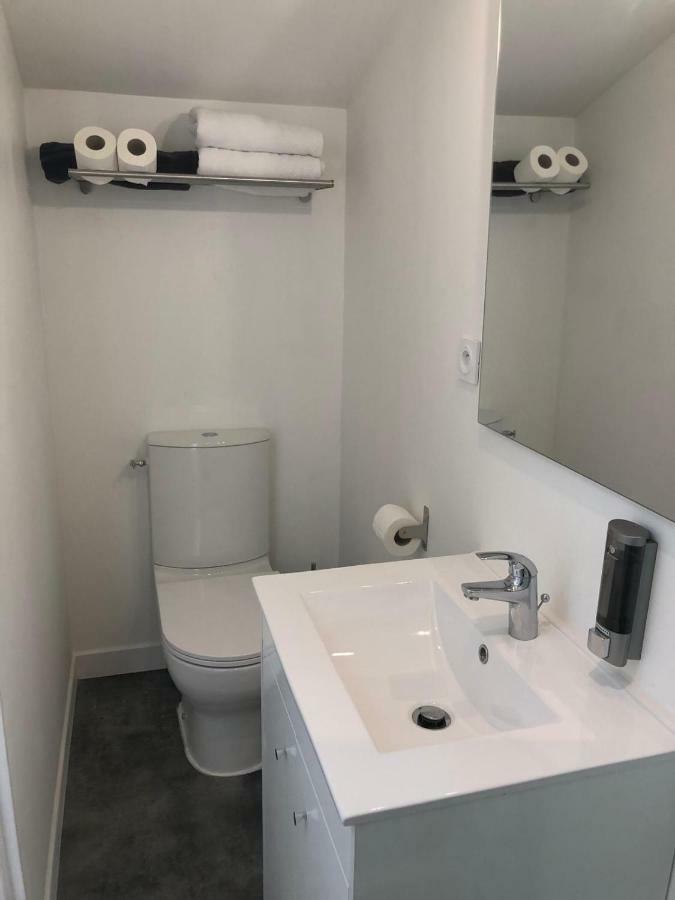 La Cabane Centre La Breche Wifi Calme Linge De Pressing Niort Bagian luar foto